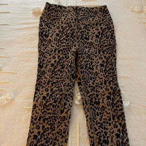 J Crew cotton leggings. They are like new. Cleaning out my closet.